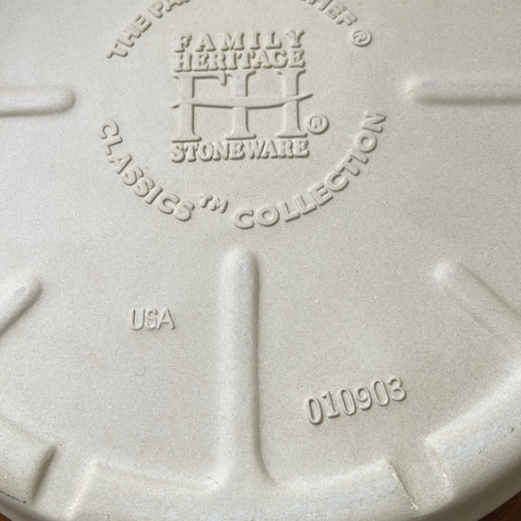 The Pampered Chef Family Heritage Classics Collection Stoneware Baking Dish - Picture 6 of 9
